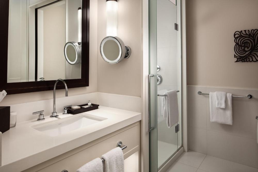 Deluxe Double Room with Balcony interior